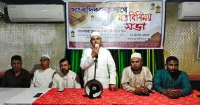 উল্লাপাড়ার উন্নয়ন ও সম্ভাবনা নিয়ে সাংবাদিকদের সঙ্গে মতবিনিময় করেন বিরোধী দলীয় হুইপ মাওলানা রফিকুল ইসলাম খান