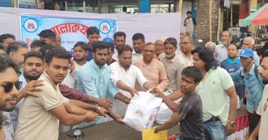 রায়গঞ্জে আলোক যাত্রার উদ্যোগে দুই শতাধিক মানুষের মাঝে ঈদ উপহার বিতরণ