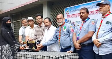 সিরাজগঞ্জে সেবা মুক্ত স্কাউট গ্রুপের সেলাই মেশিন বিতরণ