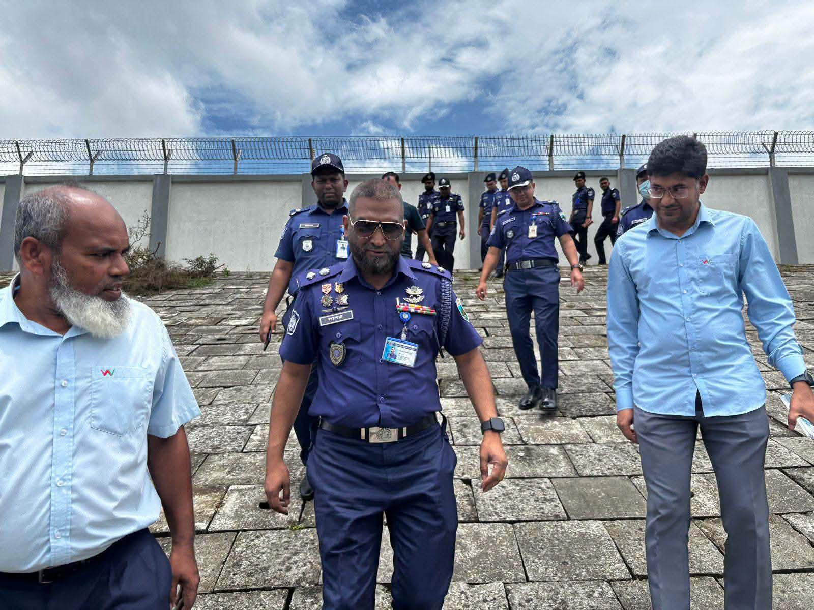 সিরাজগঞ্জ সয়দাবাদে ৬৮ মেগাওয়াট সোলার পার্ক ও আইটিডি সেমইন্ডিয়া প্রজেক্টস লিমিটেডের নিরাপত্তা ব্যবস্থা পরিদর্শন  পুলিশ সুপার মোঃ সাইফুল ইসলাম সানতু বিপিএম – Sirajganj News 24